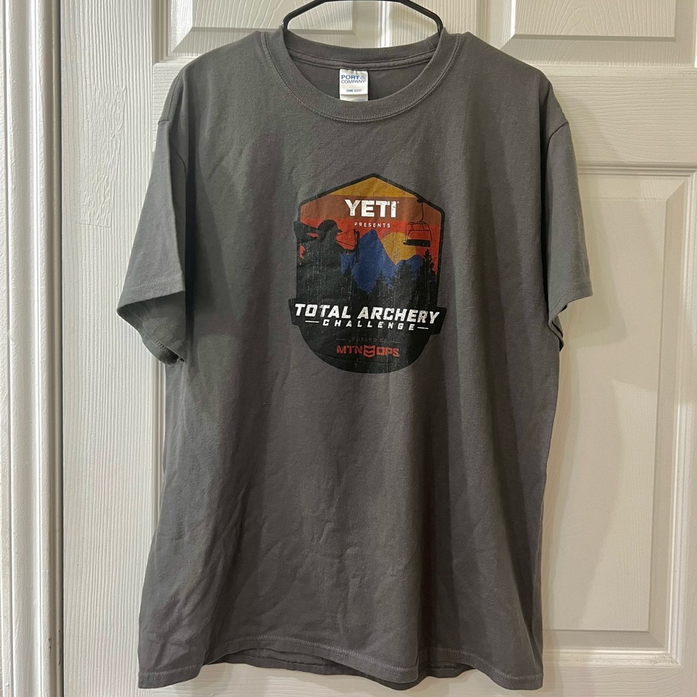 Vintage 90s Yeti dark grey shirt